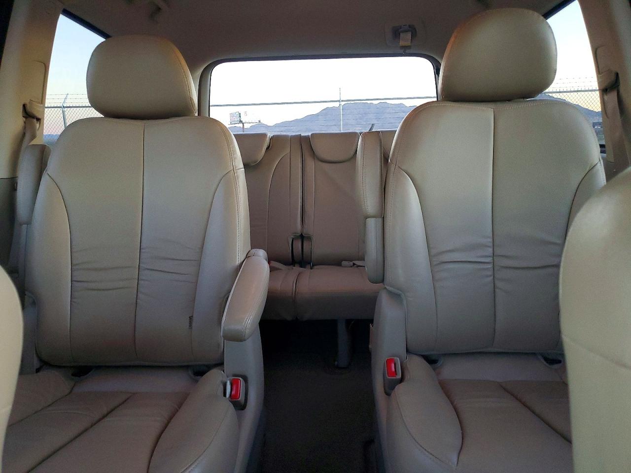 2012 KIA SEDONA EX photo 10