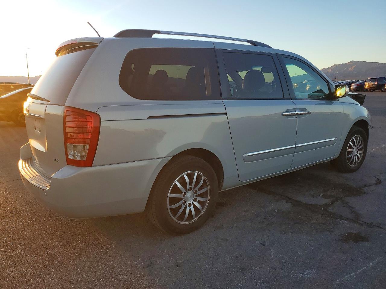 2012 KIA SEDONA EX photo 3