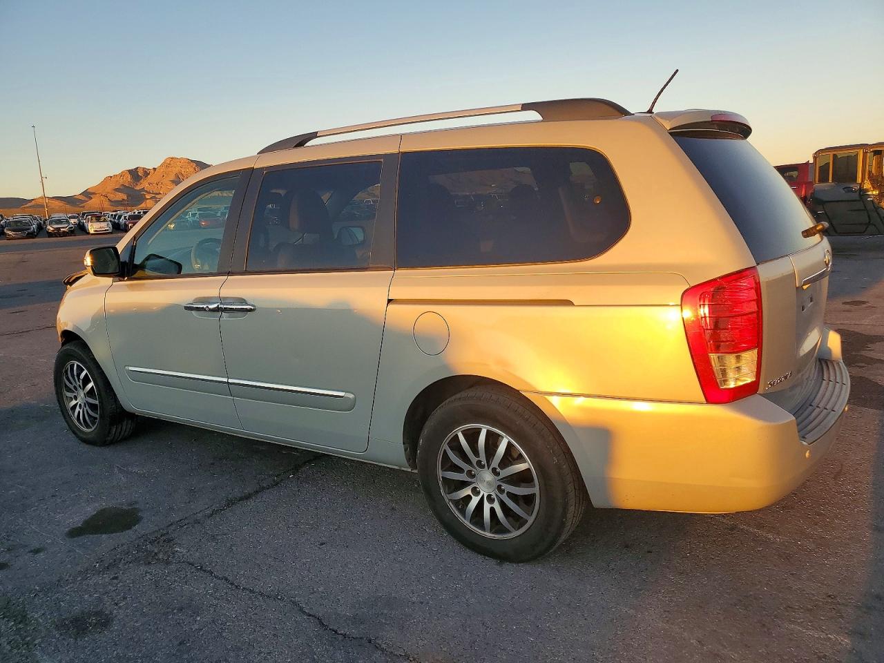 2012 KIA SEDONA EX photo 2