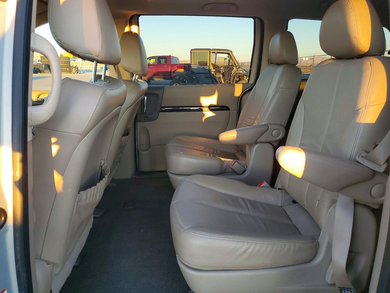 2012 KIA SEDONA EX photo 11