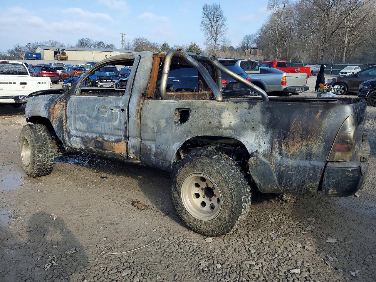 2013 TOYOTA TACOMA photo 2