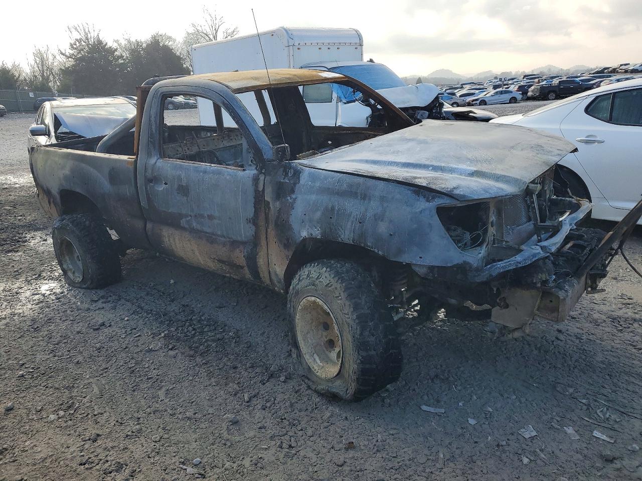 2013 TOYOTA TACOMA photo 4