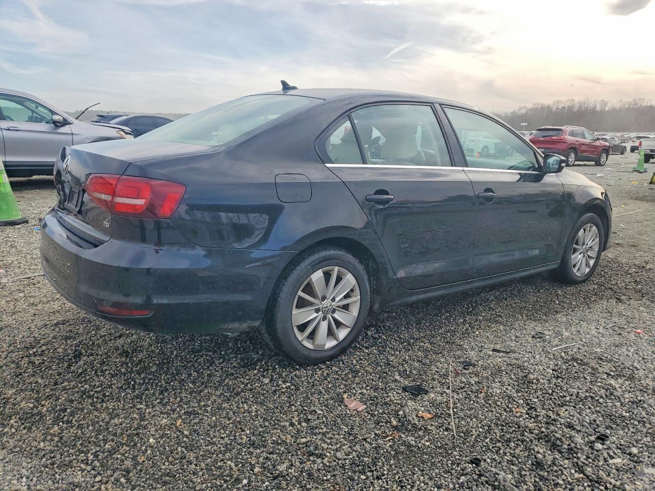 2016 VOLKSWAGEN JETTA SE photo 3