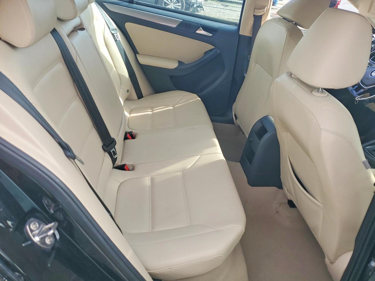 2016 VOLKSWAGEN JETTA SE photo 10