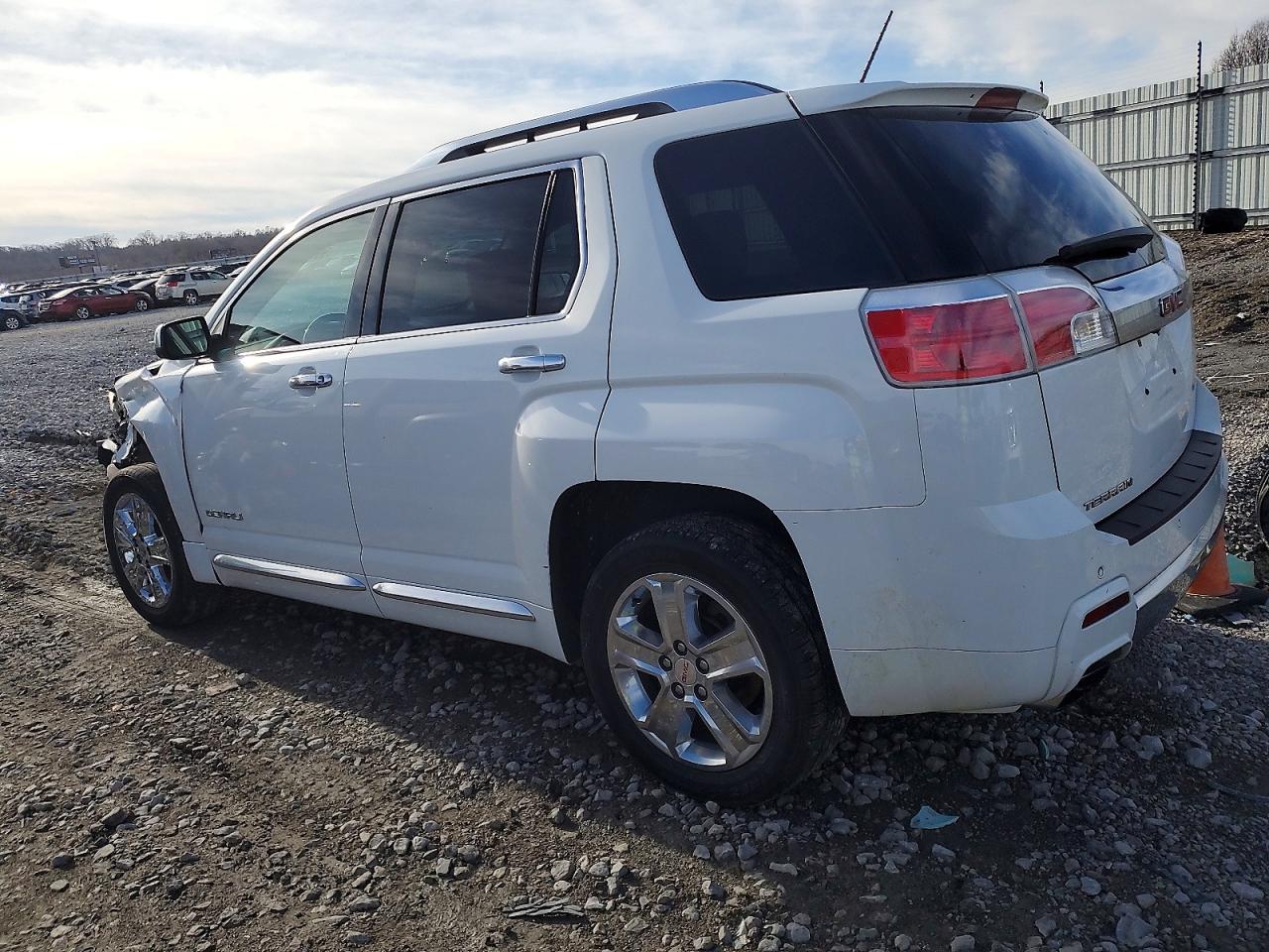 2015 GMC TERRAIN DENALI photo 2