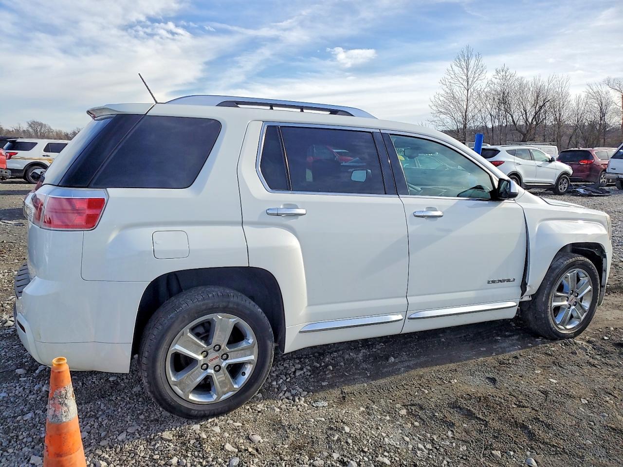 2015 GMC TERRAIN DENALI photo 3
