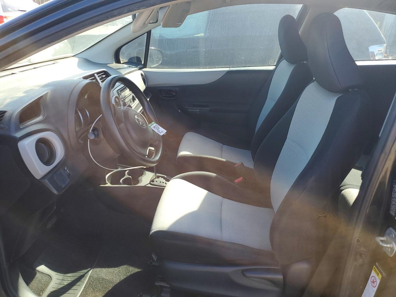 2012 TOYOTA YARIS photo 7