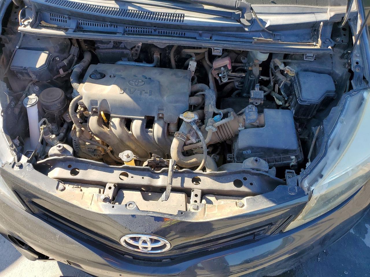 2012 TOYOTA YARIS photo 11