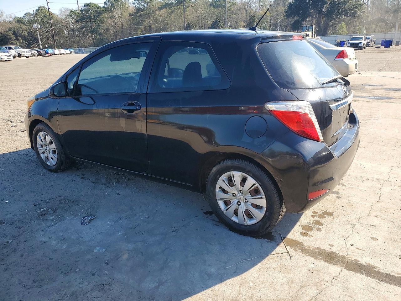 2012 TOYOTA YARIS photo 2