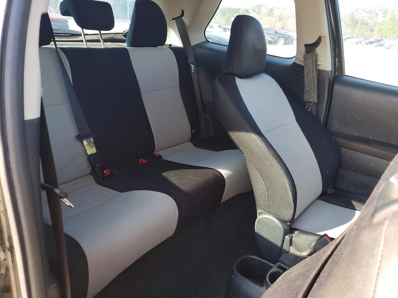 2012 TOYOTA YARIS photo 10
