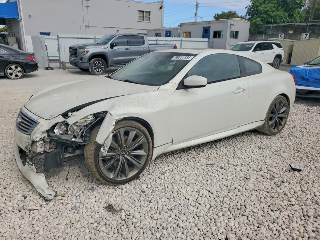 2011 INFINITI G37 COUPE