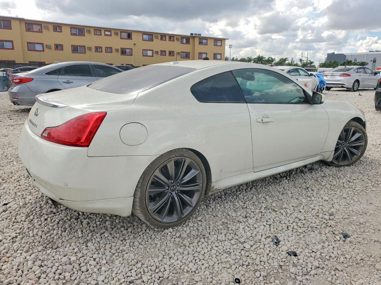 2011 INFINITI G37 COUPE BASE photo 3
