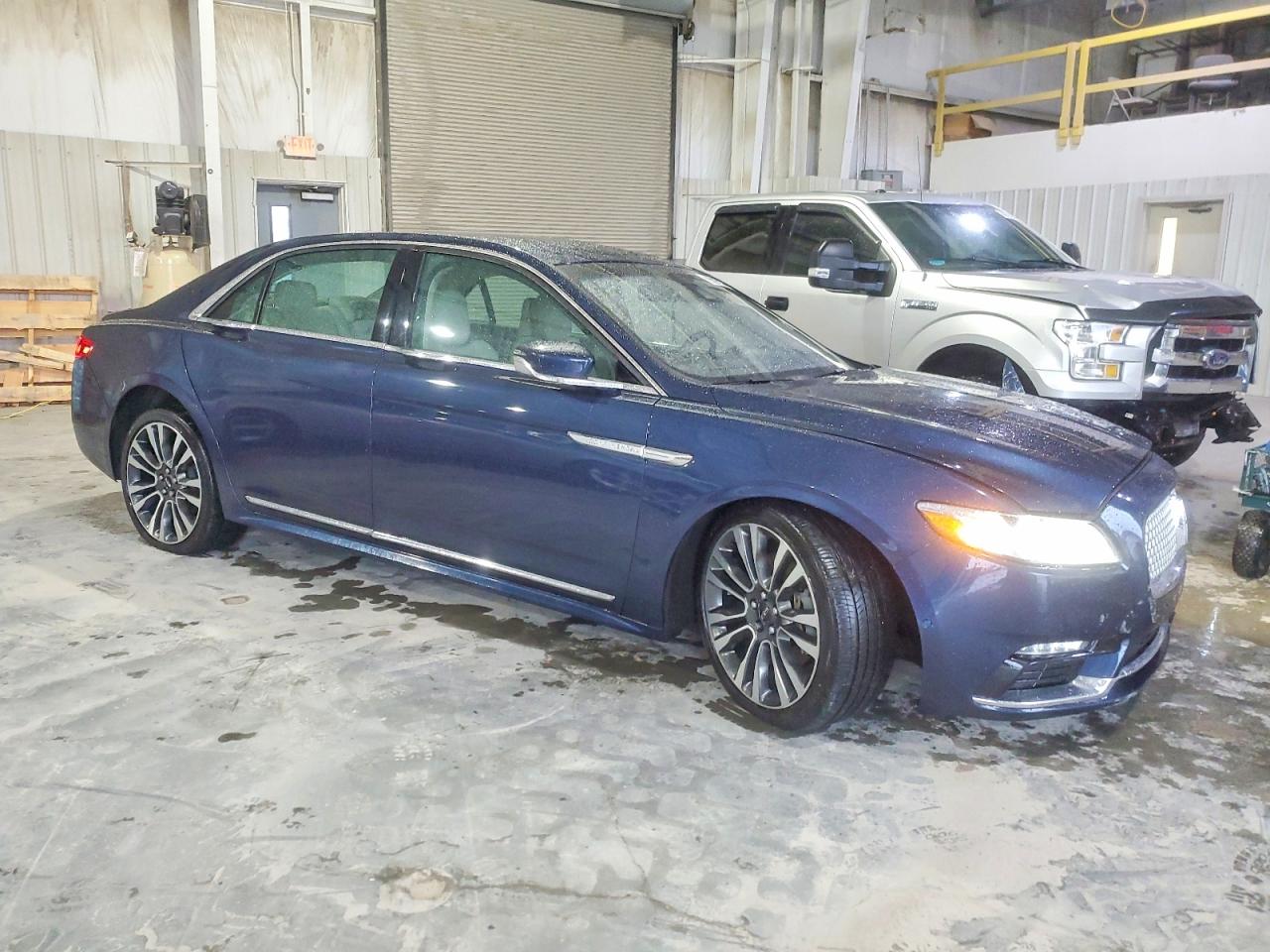 2017 LINCOLN CONTINENTAL RESERVE photo 4