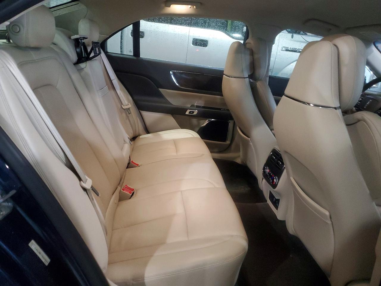 2017 LINCOLN CONTINENTAL RESERVE photo 10