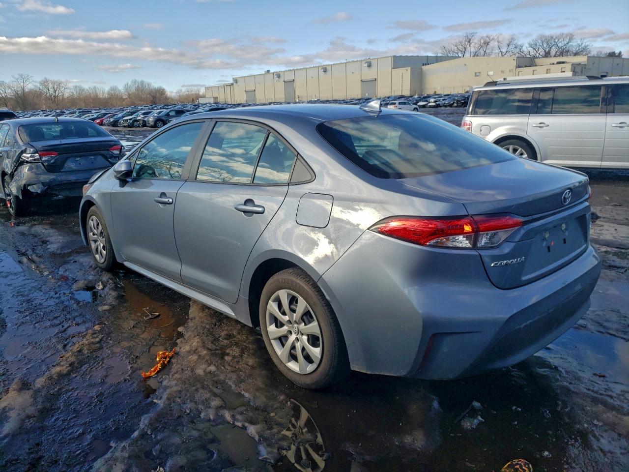 2024 TOYOTA COROLLA LE photo 2
