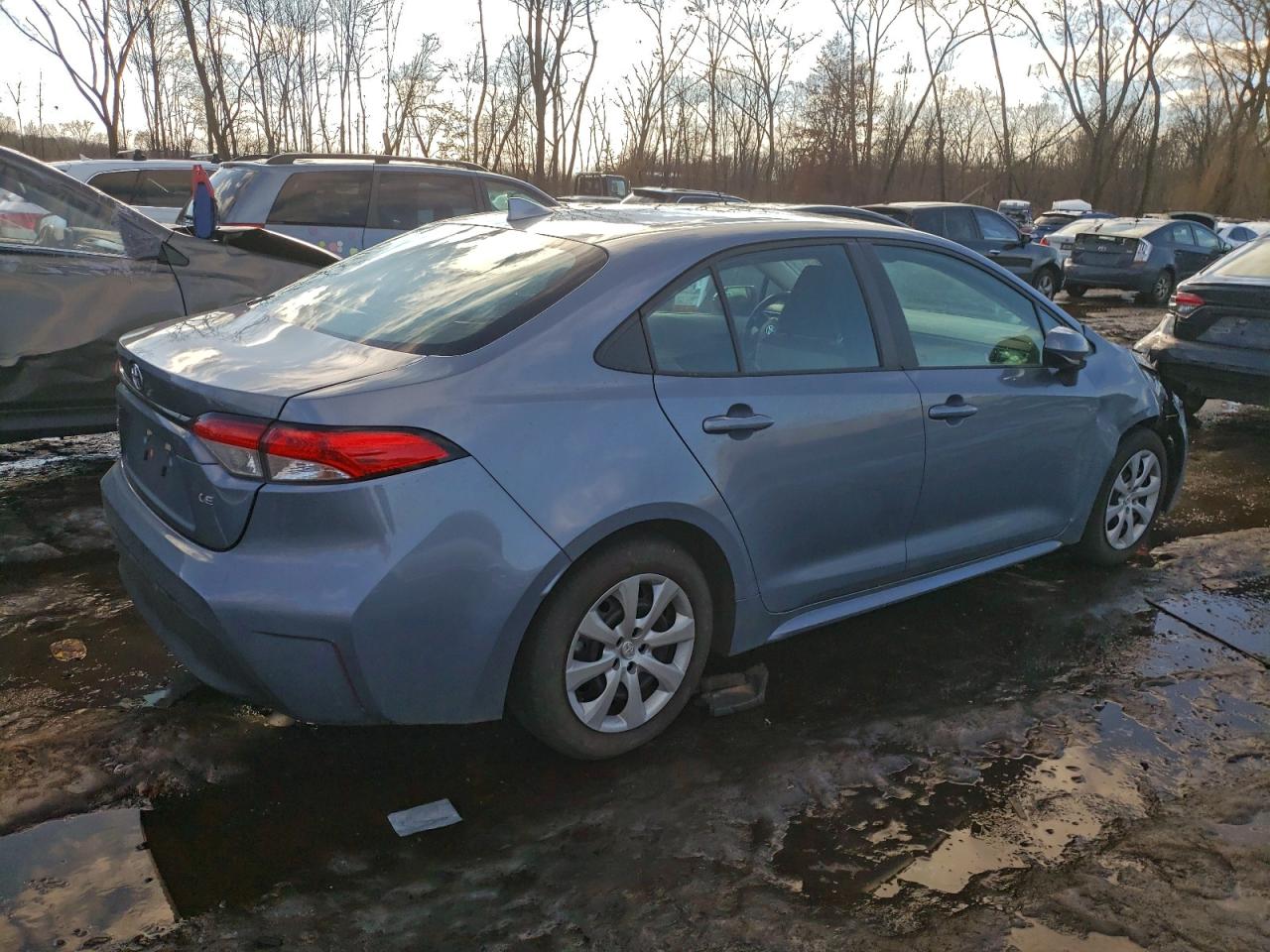 2024 TOYOTA COROLLA LE photo 3