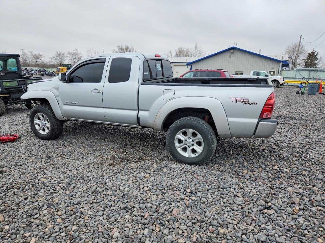 2006 TOYOTA TACOMA photo 2