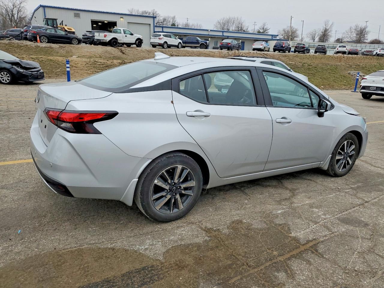 2025 NISSAN VERSA SV photo 3