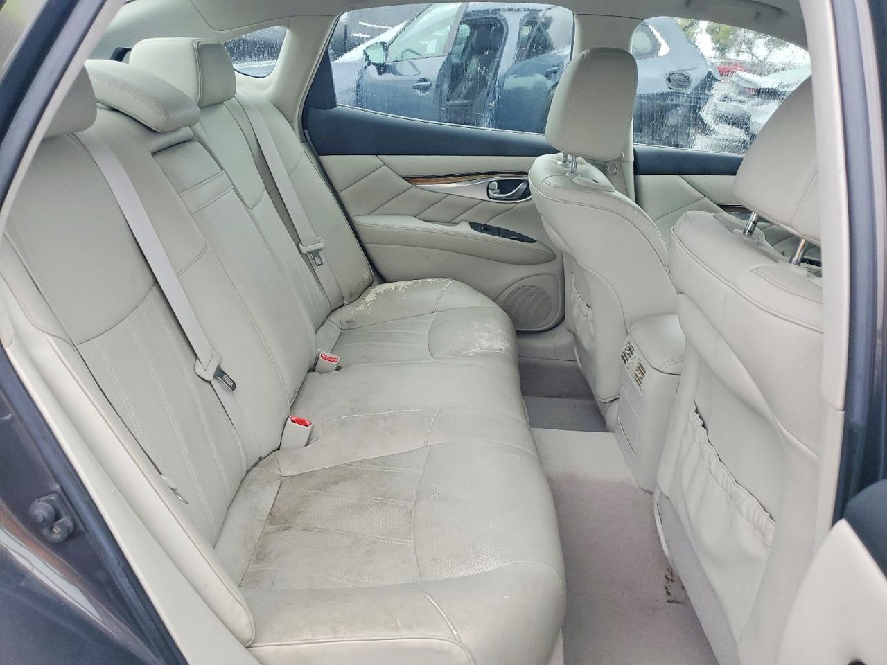 2012 INFINITI M37 photo 10