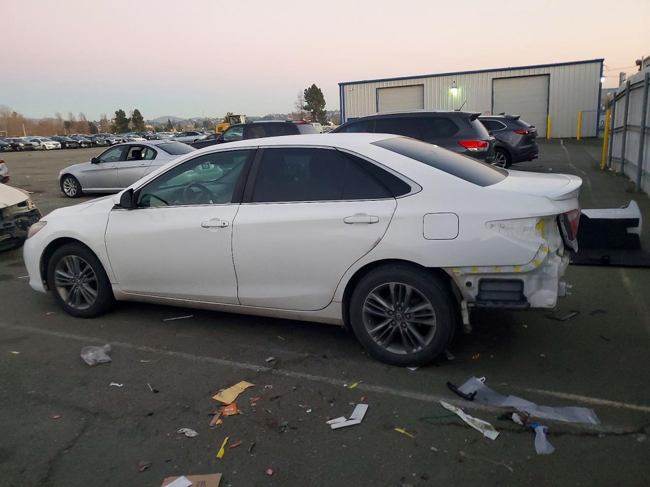 2017 TOYOTA CAMRY LE photo 2