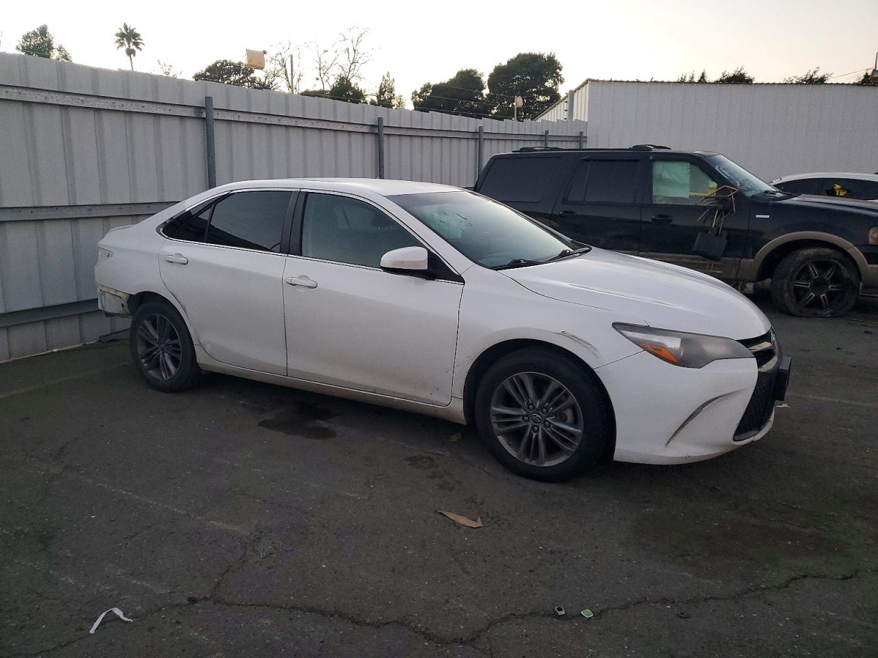 2017 TOYOTA CAMRY LE photo 4