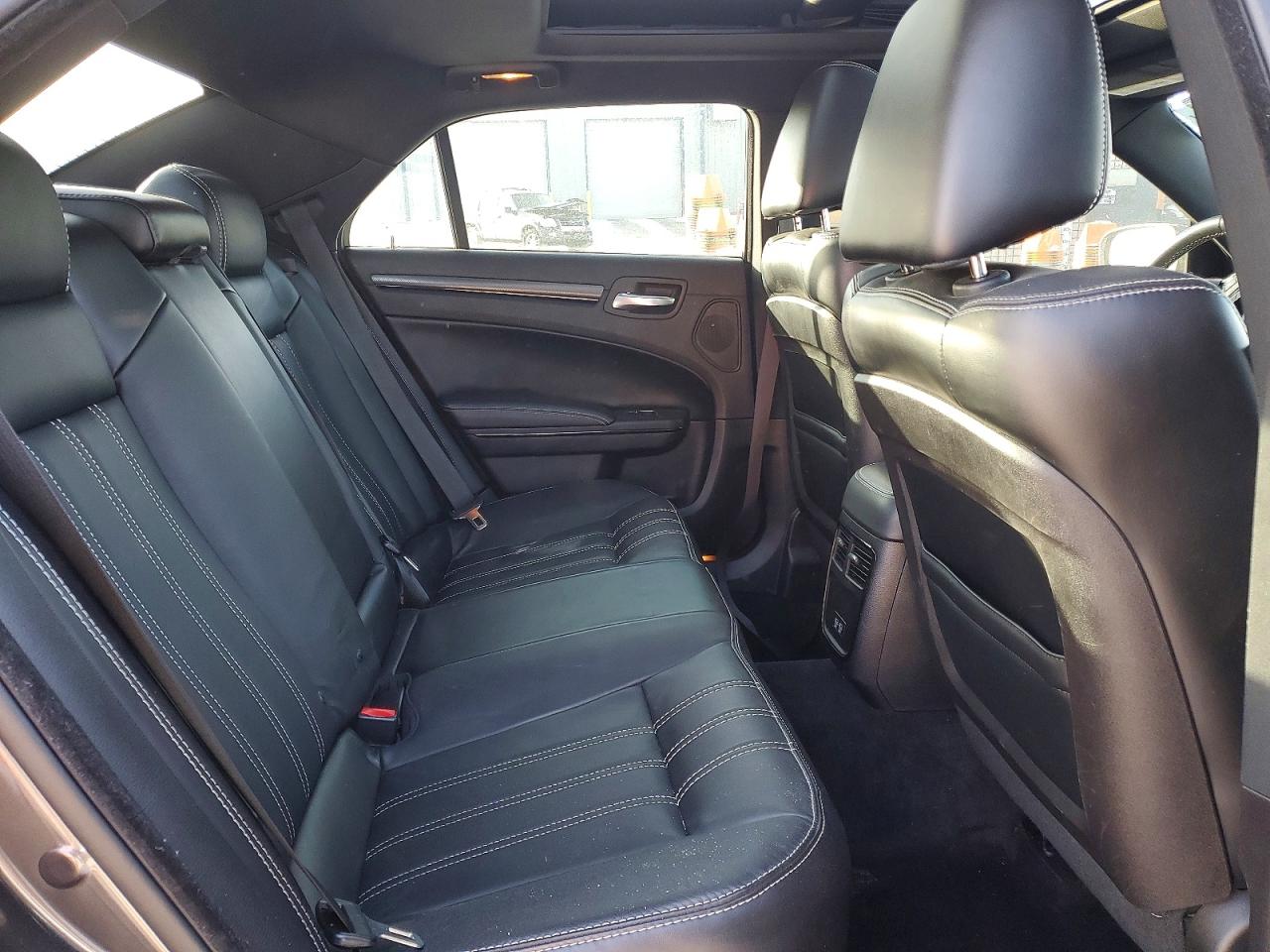 2015 CHRYSLER 300 S photo 10