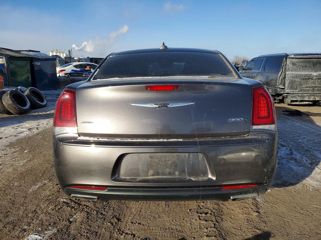 2015 CHRYSLER 300 S photo 6