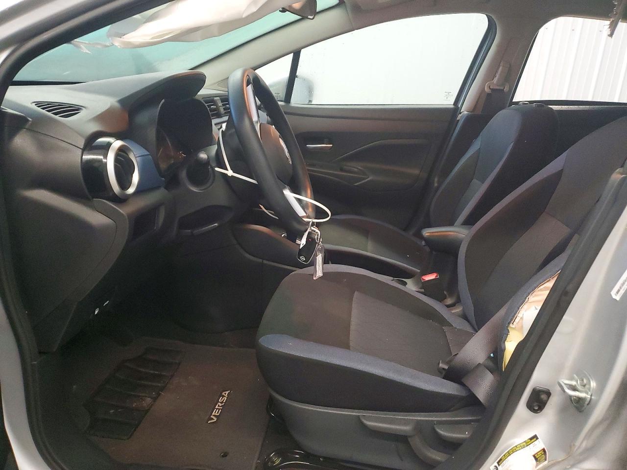 2025 NISSAN VERSA SV photo 7