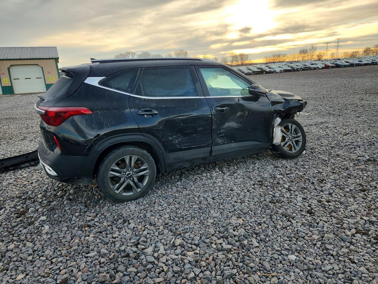 2023 KIA SELTOS S photo 3