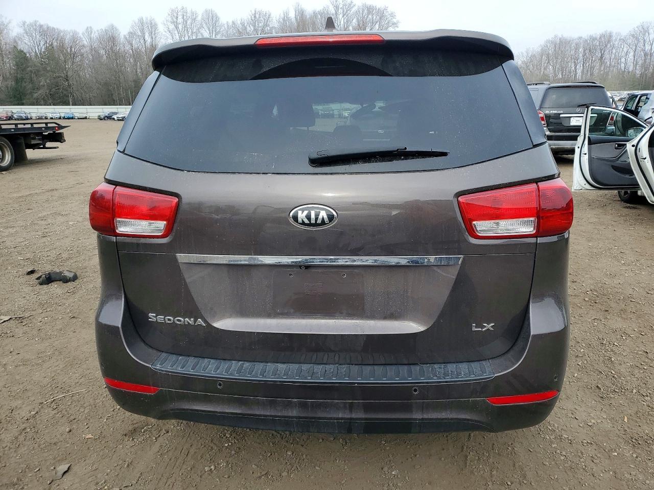 2016 KIA SEDONA LX photo 6