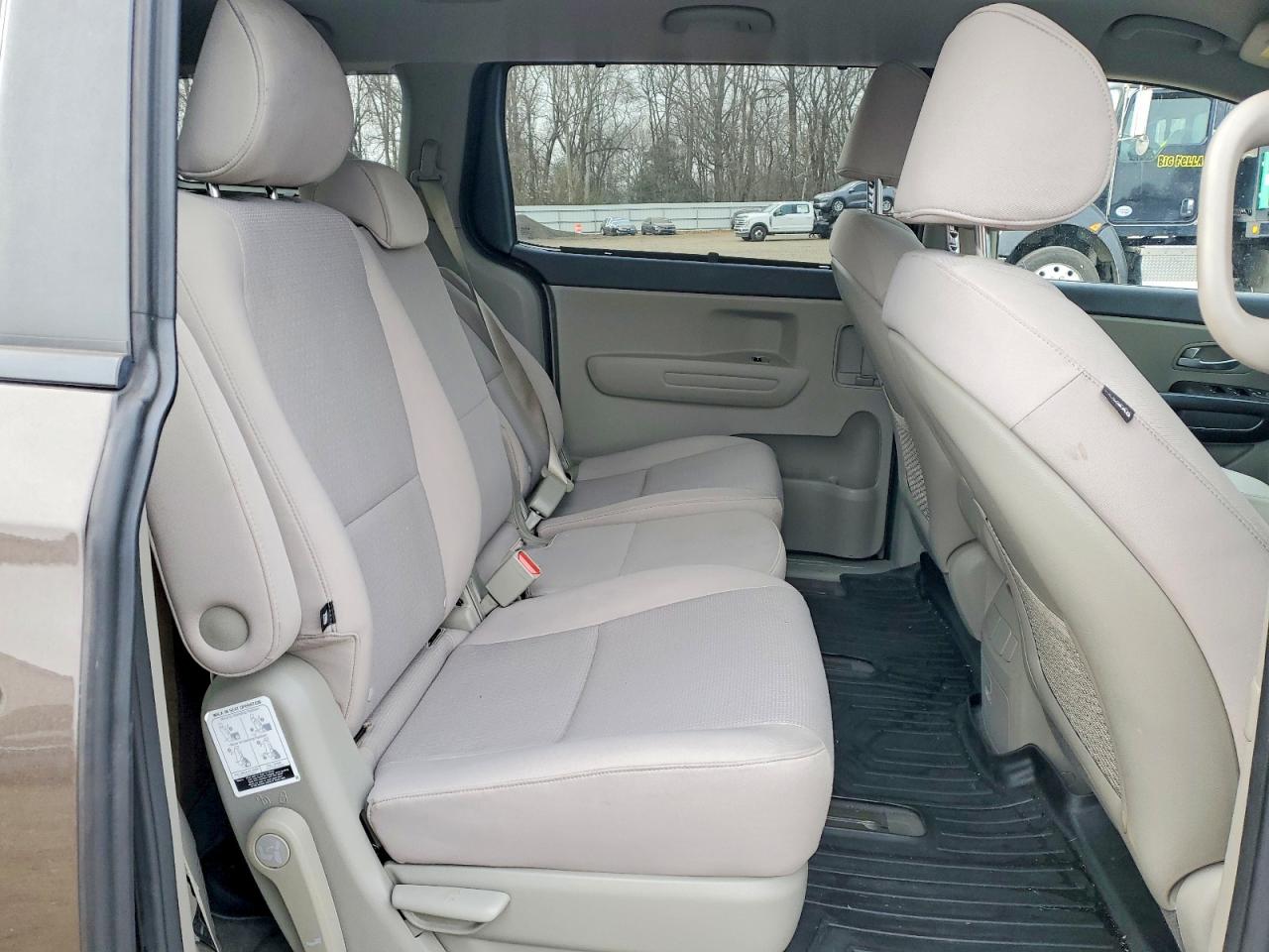 2016 KIA SEDONA LX photo 11