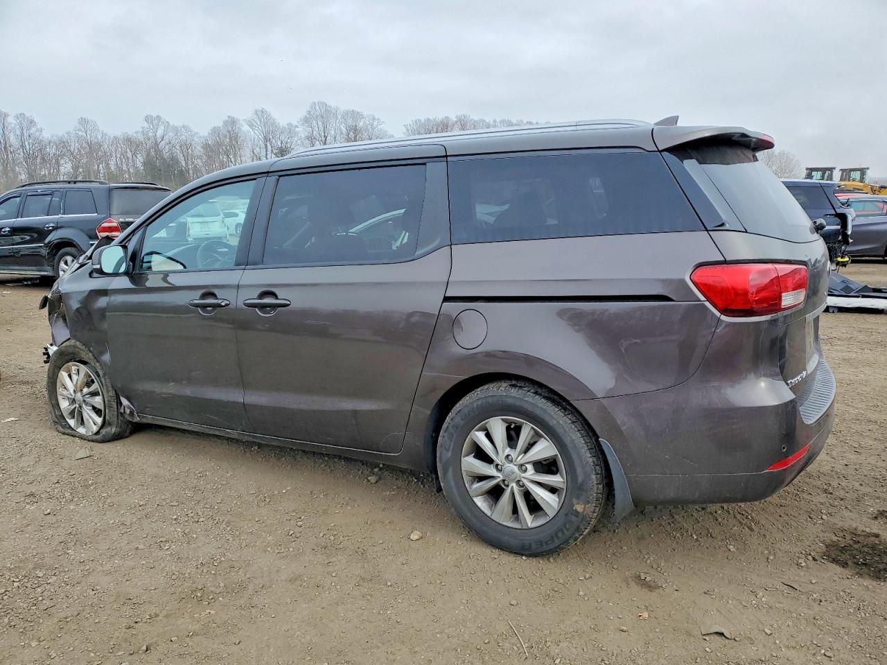 2016 KIA SEDONA LX photo 2