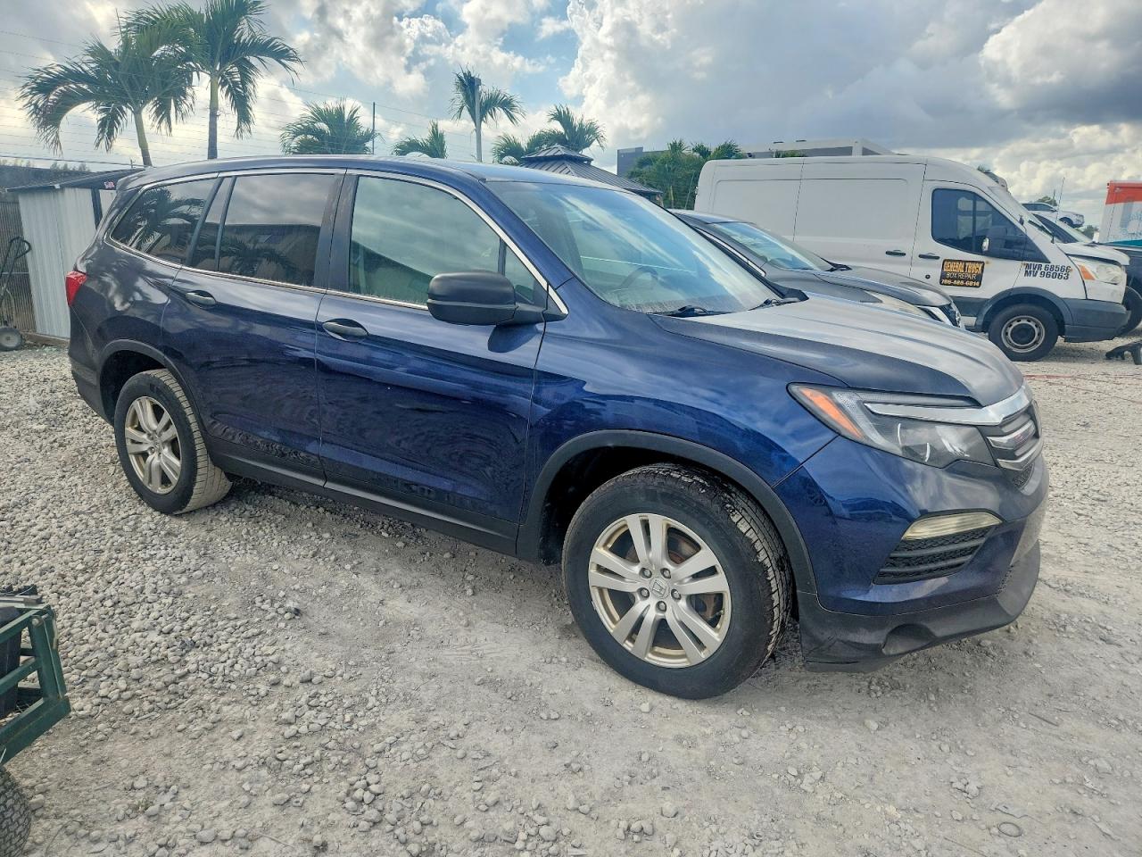 2016 HONDA PILOT LX photo 4