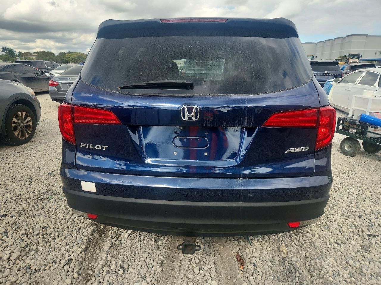 2016 HONDA PILOT LX photo 6