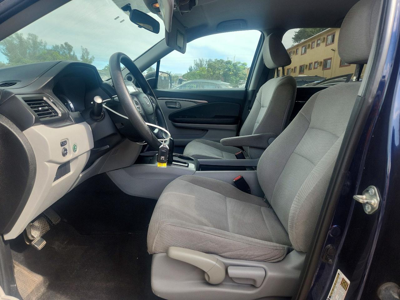 2016 HONDA PILOT LX photo 7
