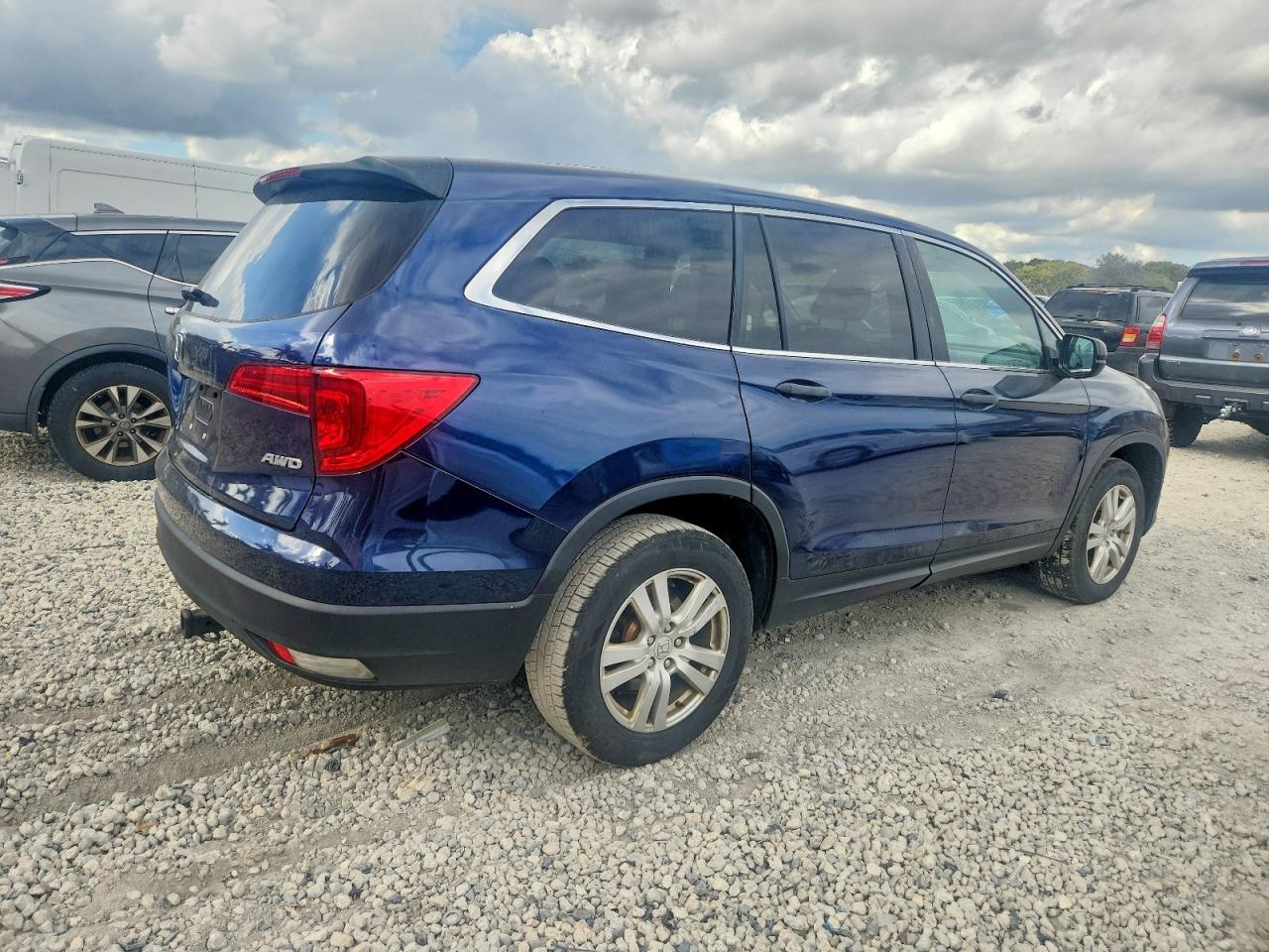 2016 HONDA PILOT LX photo 3