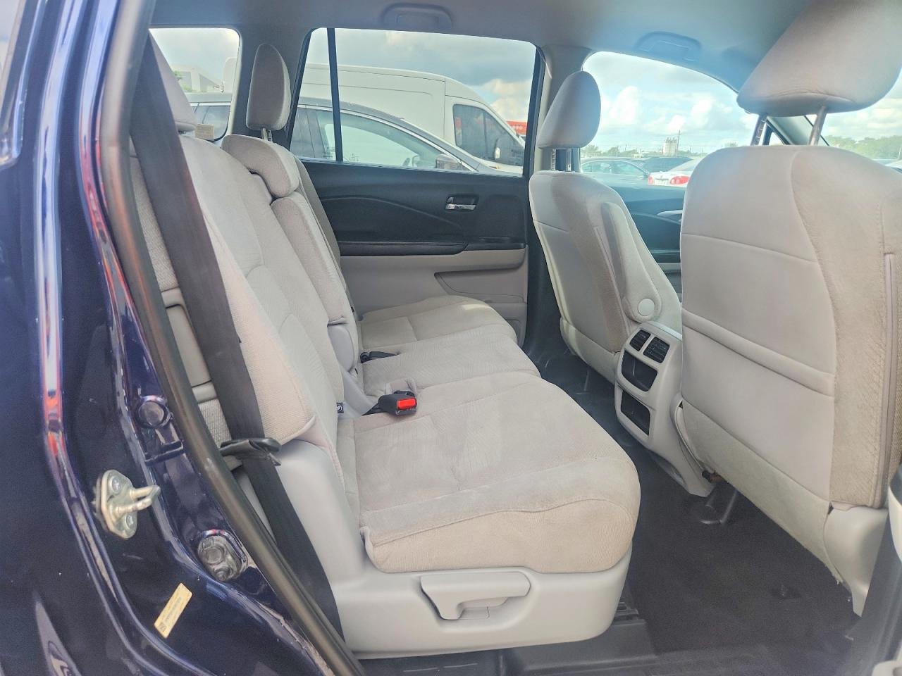 2016 HONDA PILOT LX photo 10