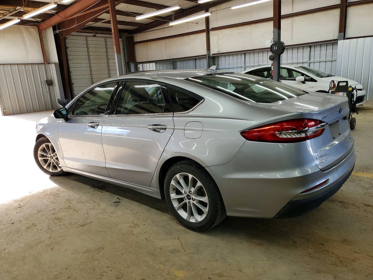 2020 FORD FUSION SE photo 2