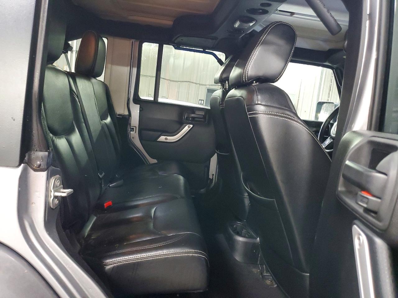2015 JEEP WRANGLER UNLIMITED SAHARA photo 10
