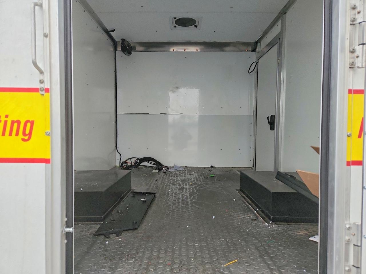2025 FORD TRANSIT DELIVERY TRUCK photo 10