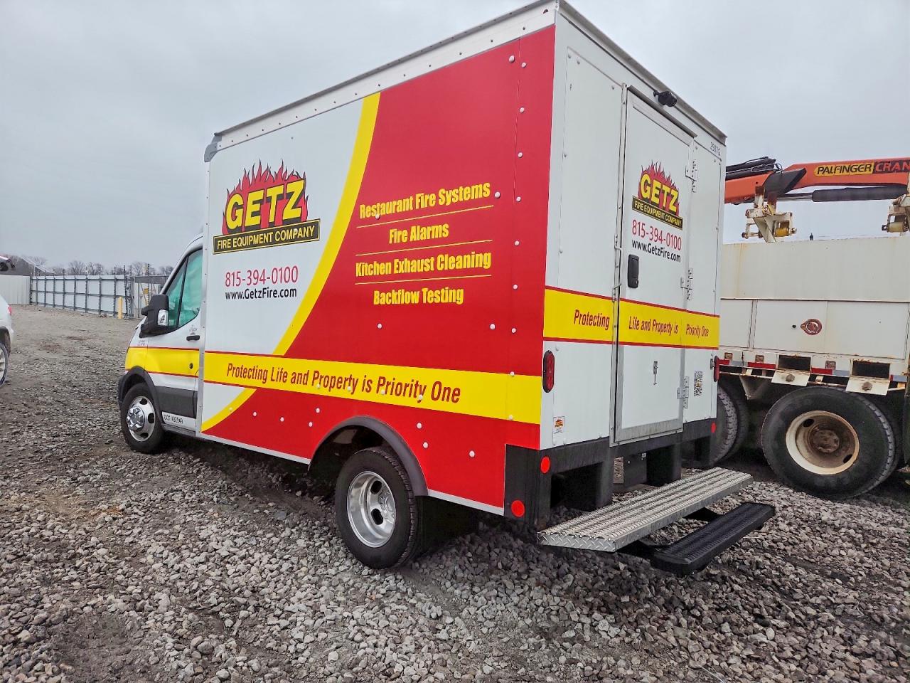 2025 FORD TRANSIT DELIVERY TRUCK photo 2