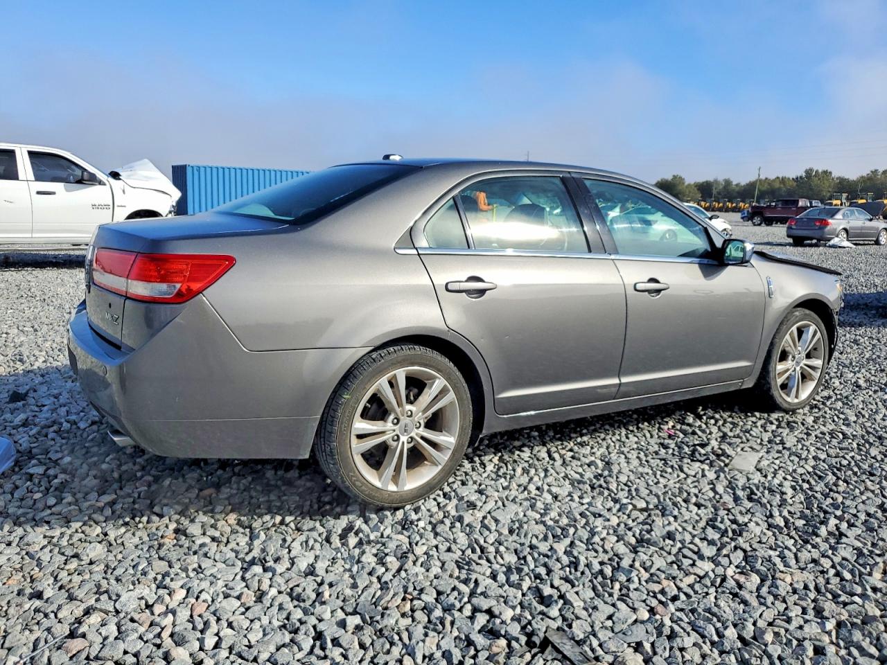 2010 LINCOLN MKZ photo 3