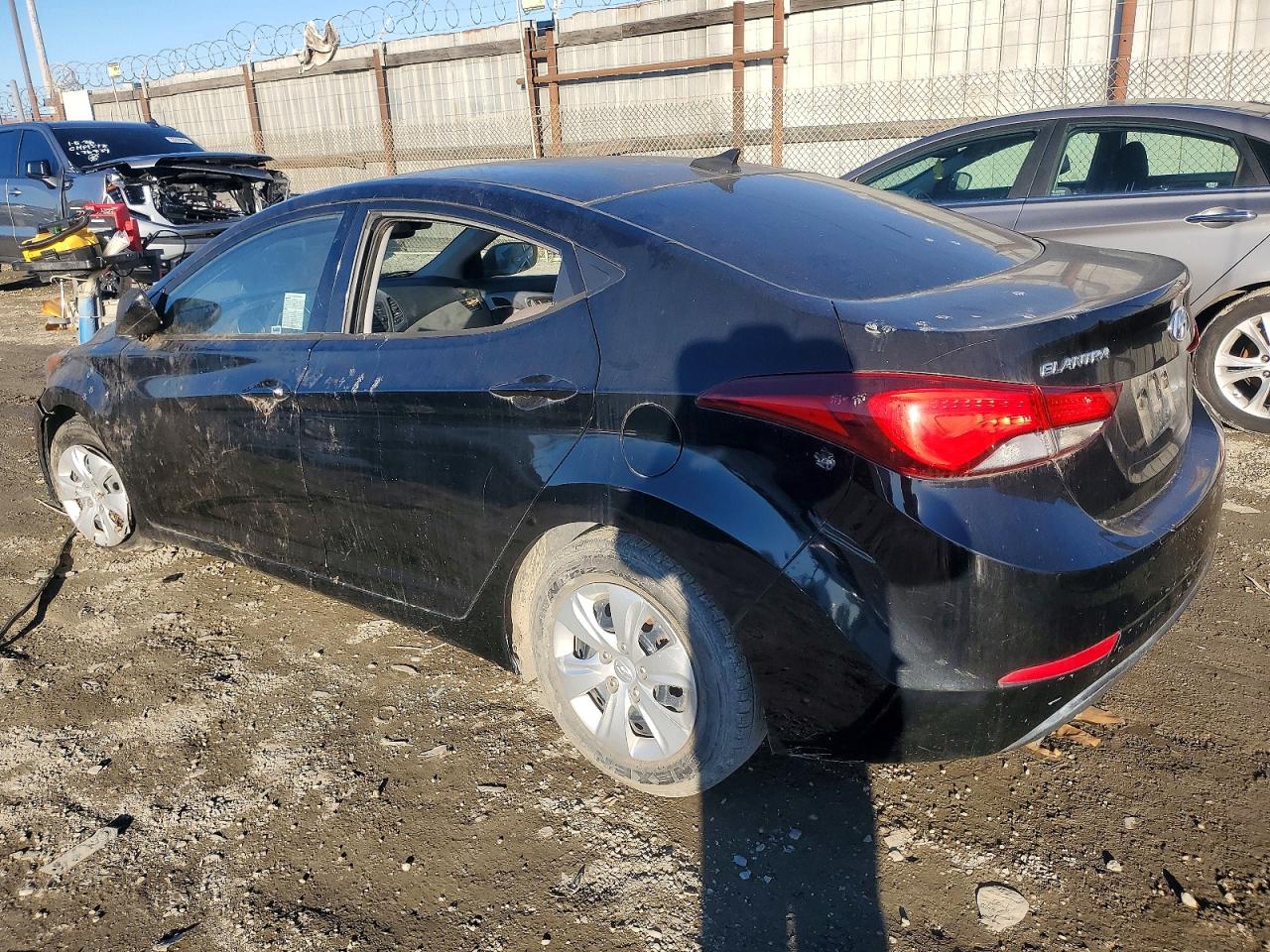 2016 HYUNDAI ELANTRA SE photo 2