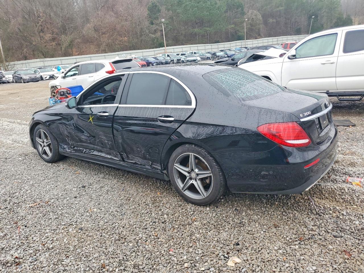 2017 MERCEDES-BENZ E 300 4MATIC photo 2