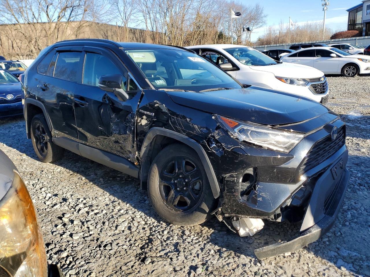 2021 TOYOTA RAV4 XLE photo 4