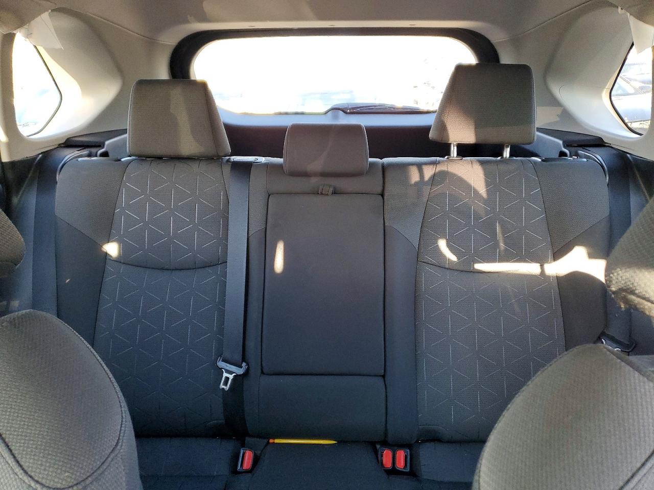 2021 TOYOTA RAV4 XLE photo 10