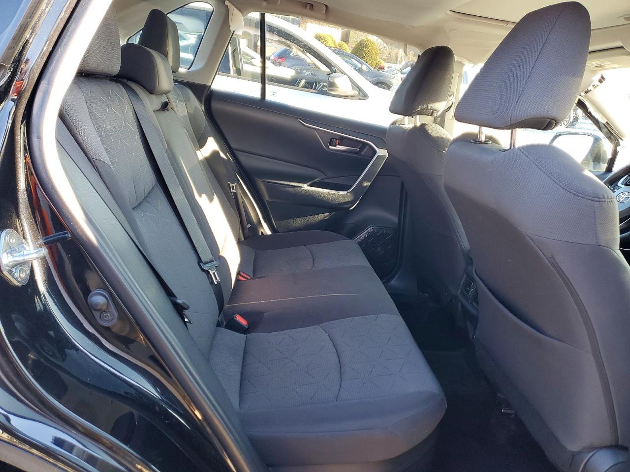 2021 TOYOTA RAV4 XLE photo 11