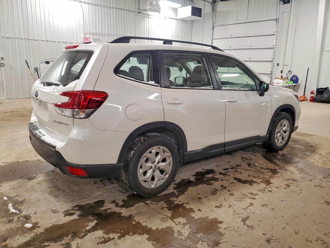 2019 SUBARU FORESTER photo 3