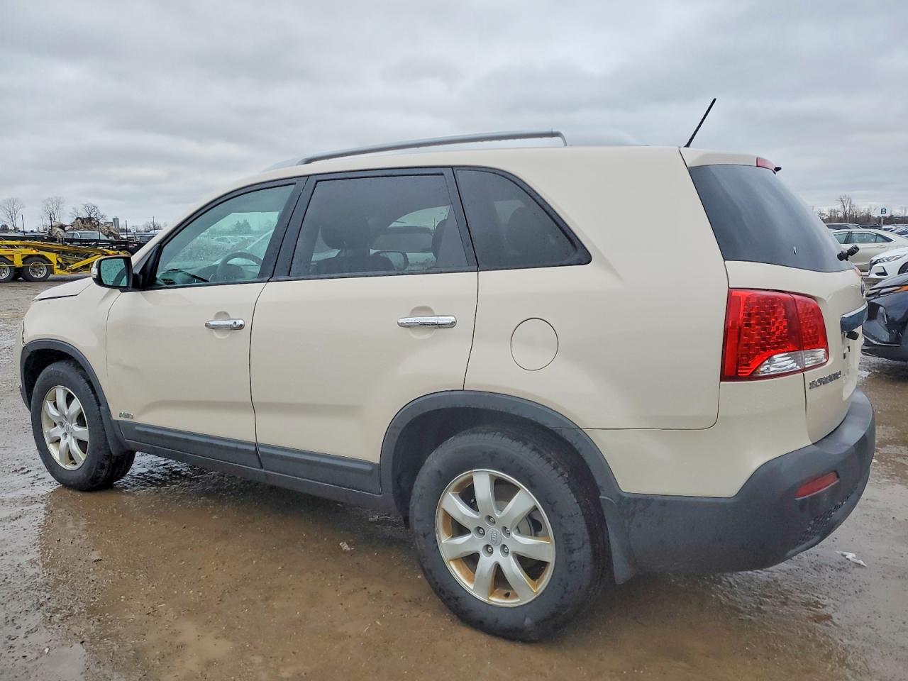 2011 KIA SORENTO BASE photo 2