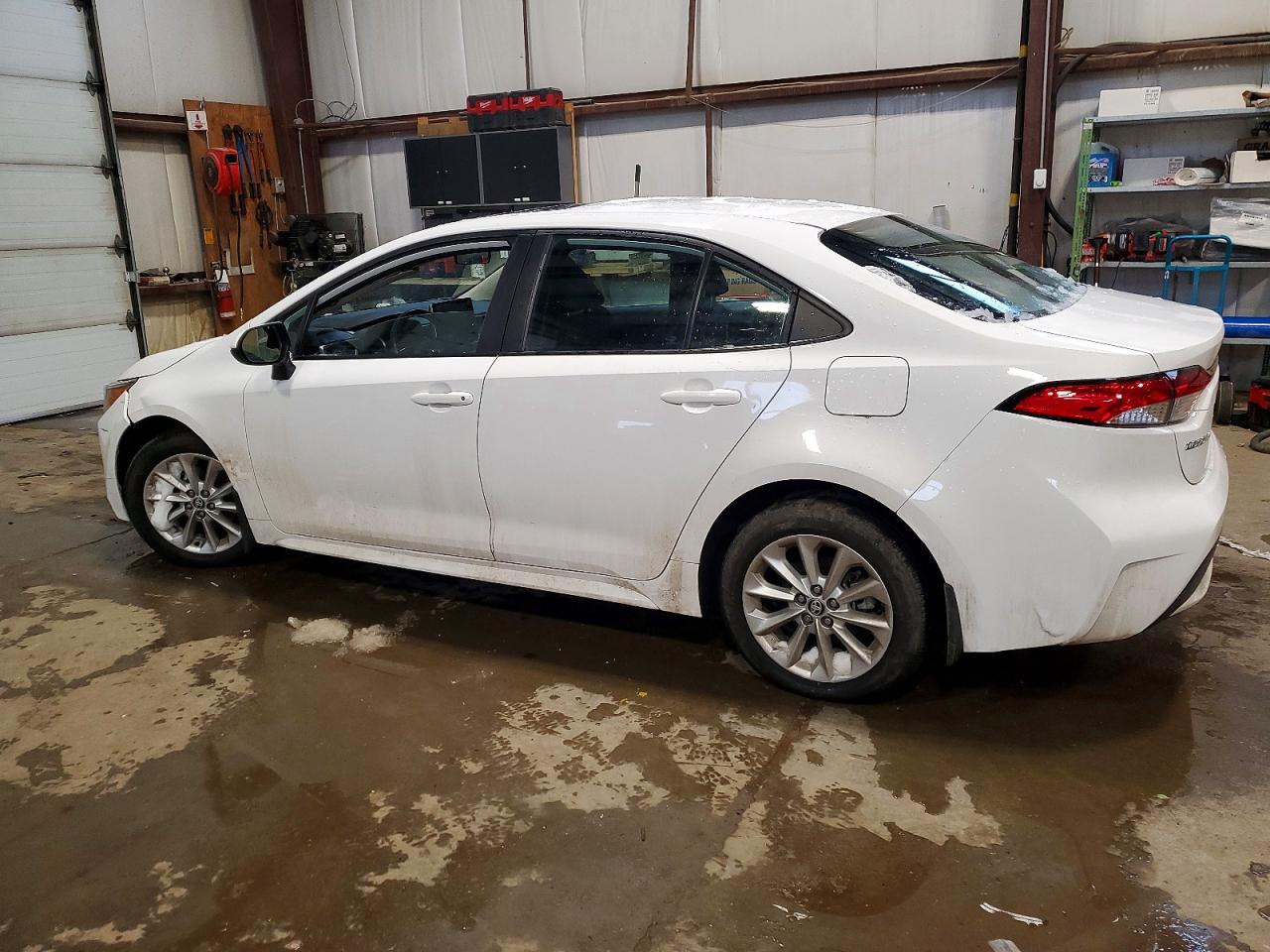 2020 TOYOTA COROLLA LE photo 2